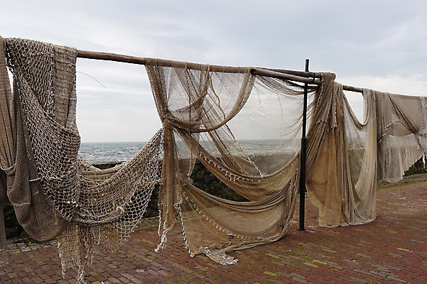 포토 JPG 해외이미지 유럽 벽 낚시 매달리기 사람없음 가로 갈색 장비 수확 그물 네덜란드 매듭 옛날 중고 해외202004 해외포토 나라 컬러 농업 모션 레저 파일형식 이미지허브