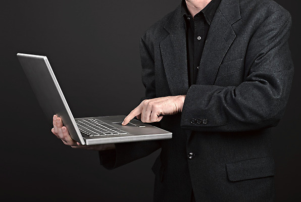 포토 JPG 해외이미지 직업 남자 셔츠 회사 비즈니스 통신 넥타이 그래프 직장 손잡이 한명 사람 정장 노트북 컴퓨터 공책 성장 도시 업무 비즈니스맨 네트워크 상업 쇼 보여주기 해외202004 해외포토 1 잡화 옷 상의 모션 문구용품 전자제품 작업 직장인 파일형식 이미지허브