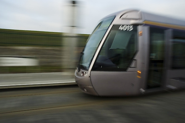 포토 JPG 해외이미지 여행 교통시설 하늘 사람없음 건물 파란색 도시풍경 사무실 새벽 기차 도시 대학교 전차 아일랜드 더블린 귀족 철강 통근 해외202004 해외포토 자연요소 건축물 유럽 육상교통 컬러 교통 비즈니스 학교 대중교통 풍경 시설 출근 파일형식 이미지허브