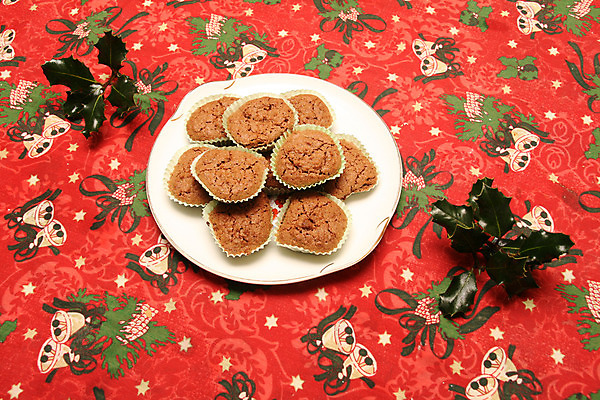 포토 JPG 해외이미지 음식 디저트 요리 사람없음 갈색 케이크 초콜릿 얼음 빵집 견과류 대접 달콤 맛 설탕 정사각형 고립 브라우니 페스츄리 해로움 해외202004 해외포토 자연요소 도형 빵 컬러 컨셉 상점 파일형식 이미지허브