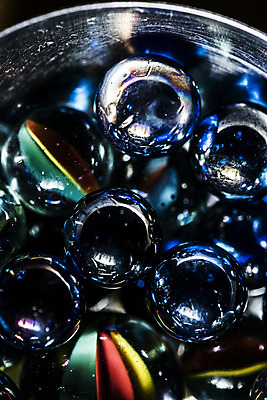 포토 JPG 해외이미지 길 어린이 백그라운드 공 유리 놀이 추상 휴식 사람없음 장식 빛 컬러풀 장난감 반사 평화 힘 경쟁 활발 자유 게임 원형 투명 당기기 작음 크리스탈 자르기 심볼 순수 오브젝트 대리석 강렬 해외202004 해외포토 도형 컬러 컨셉 무늬 재료 모션 재질 사람 크기 광석 파일형식 이미지허브