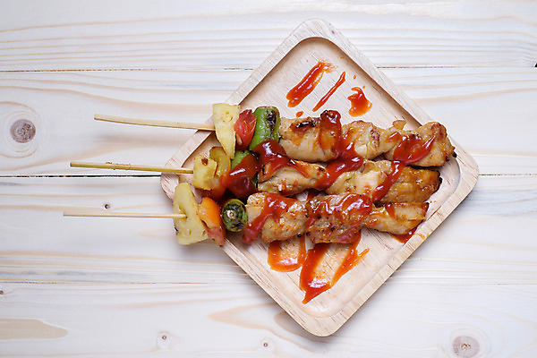 포토 JPG 해외이미지 접시 음식 토마토 채소 탁자 불 양파 육류 요리 사람없음 야외 목재 빨간색 초록색 소풍 식사 저녁식사 치킨 바 뜨거움 꼬치 그릴 바비큐 B 굽기 숯 점심식사 케밥 해외202004 해외포토 자연요소 나무 식기 알파벳 컬러 가구 식재료 재료 주방용품 야외활동 구이 닭고기요리 파일형식 이미지허브