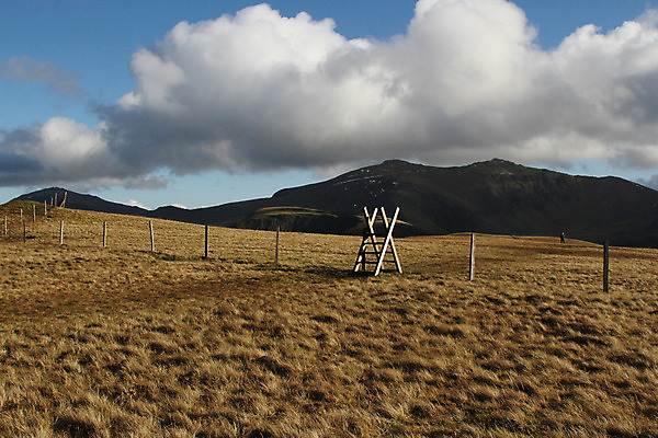 포토 JPG 해외이미지 구름 하늘 산 국립공원 풍경 사람없음 야외 목재 초록색 파란색 울타리 운동 걷기 등산 트래킹 바위 시골 큼 산등성이 일반 단계 스타일 스노든산 해외202004 해외포토 자연요소 나무 공원 컬러 재료 모션 레저 건강 담장 돌_바위 크기 파일형식 이미지허브