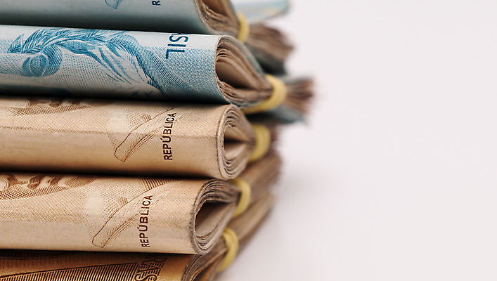 포토 JPG 해외이미지 돈 사람없음 금융 경제 덮개 남아메리카 시장 투자 팩 브라질 계산서 진짜 브라질사람 해외202004 해외포토 비즈니스 아메리카 화장품 뚜껑 재산 파일형식 이미지허브