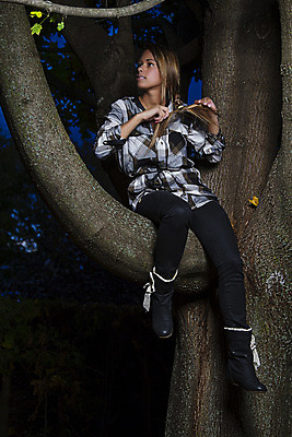 포토 JPG 해외이미지 나무 백인 학생 공원 여자 행복 셔츠 자연 갈색머리 한명 사람 앉기 성인 야외 10대 스터디 독서 흰색 청바지 야간 읽기 해외202004 해외포토 자연요소 서양인 식물 1 헤어스타일 공공시설 감정 컬러 상의 바지 모션 청소년 학습 생태계 파일형식 이미지허브