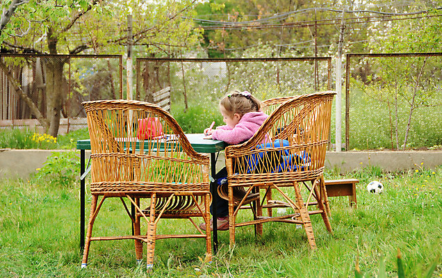 포토 JPG 해외이미지 여자 교육 행복 어린이 장난 교실 놀이 표시 창조 미술 한명 사람 컬러풀 펜 페인트 유치원 그림 해외202004 해외포토 1 감정 컬러 학교 문화예술 필기구 파일형식 이미지허브
