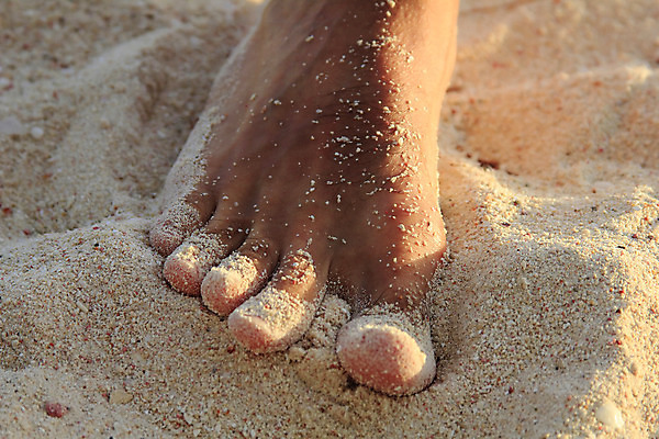 포토 JPG 해외이미지 남자 모래 바다 신발 휴가 휴식 사람 성인 사람없음 맑음 일몰 젖음 4 질감 가죽끈 파라다이스 해외202004 해외포토 컨셉 날씨 숫자 노을 끈 가죽 파일형식 이미지허브