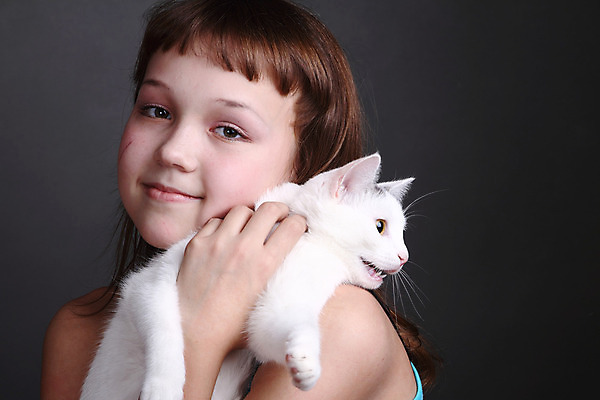 포토 JPG 해외이미지 동물 백인 손 여자 행복 얼굴 장난 포유류 손가락 놀이 수염 함께함 사랑 한명 반려동물 금발 머리 고양이 우정 기쁨 터치 흰색 표현 핥기 솜털 돌봄 해외202004 해외포토 서양인 1 헤어스타일 감정 컬러 컨셉 모션 사람 신체부위 친구 파일형식 이미지허브