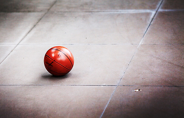 포토 JPG 해외이미지 직업 스포츠 컨셉 밭 공 놀이 농구 사람없음 초록색 갈색 바구니 경쟁 행성 장비 게임 흰색 던지기 가장자리 작음 테두리 오브젝트 시멘트 땅바닥 법정 혼자 해외202004 해외포토 컬러 농업 모션 바닥 구기 우주 둘레 크기 파일형식 이미지허브