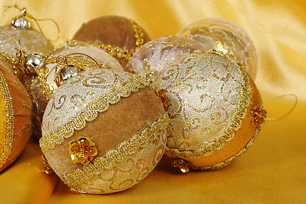 포토 JPG 해외이미지 전통 계절 백그라운드 크리스마스 겨울 공 유리 휴가 주택 기념 실내 사람없음 내부 장식 빛 노란색 축제 장식볼 축하 원형 황금 12월 연도 묘사 오브젝트 활 싱글 설정 반투명 여의주 해외202004 해외포토 도형 기념일 컬러 컨셉 재질 건물 날짜 파일형식 이미지허브