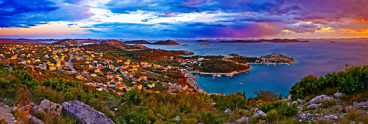 포토 JPG 해외이미지 구름 유럽 바다 섬 건축양식 하늘 파노라마 국립공원 풍경 사람없음 초록색 여름 파란색 컬러풀 태양 교회 여행객 황혼 일몰 놀람 새벽 바위 도시 만 역사 저녁 지중해 타운 크로아티아 연소 다도해 해외202004 해외포토 자연요소 계절 공원 건축 감정 나라 컬러 종교건축 촬영기법 표정 사람 건물 노을 돌_바위 야간 파일형식 이미지허브
