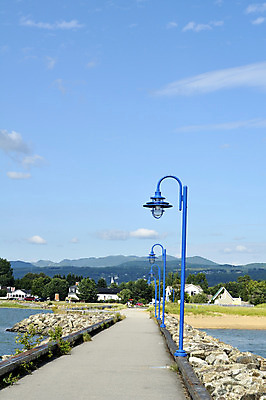 포토 JPG 해외이미지 모래 여행 백그라운드 가로등 전구 자연 하늘 휴가 산 거리 주택 풍경 사람없음 목재 세로 초록색 물 여름 파란색 빛 강 교회 마을 금속 정원 침묵 에너지 골동품 바위 흰색 시골 등불 기둥 개울 숲 철 오브젝트 봉 북쪽 내추럴 해외202004 해외포토 자연요소 나무 계절 공공시설 건축 컬러 재료 종교건축 재질 조명 건물 소리 돌_바위 방향 생태계 파일형식 이미지허브