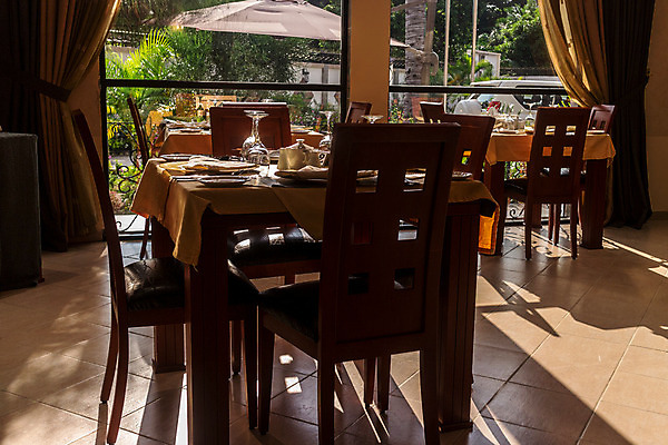 포토 JPG 해외이미지 식기 포크 유리 탁자 사람없음 식당 칼 우아함 냅킨 설정 해외202004 해외포토 가구 컨셉 재질 상점 파일형식 이미지허브