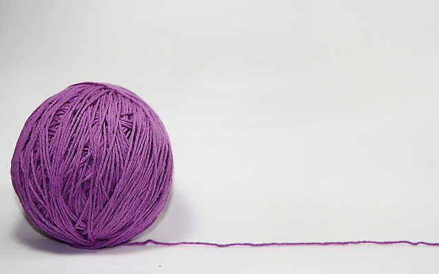 포토 JPG 해외이미지 줄 취미 사람없음 빨간색 초록색 파란색 컬러풀 바구니 흰색 직물 뜨개질 황금 실 심볼 오브젝트 실타래 솜털 실뭉치 양모 여의주 핸드메이드 해외202004 해외포토 컬러 파일형식 이미지허브