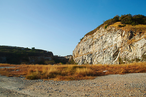 포토 JPG 해외이미지 나무 구름 계절 여행 겨울 자연 하늘 산 파노라마 풍경 사람없음 초록색 여름 파란색 빛 햇빛 태양 일출 환경 계곡 맑음 침묵 봄 흰색 오픈 정상 숲 언덕 장면 산악지대 생태학 해외202004 해외포토 자연요소 식물 교육 컬러 날씨 촬영기법 노을 소리 생태계 파일형식 이미지허브