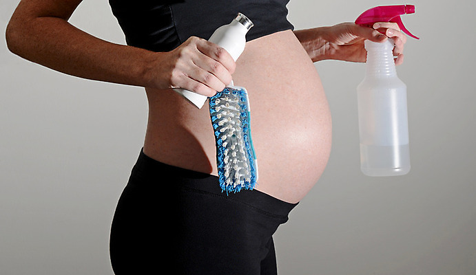 포토 JPG 해외이미지 백인 가사 엄마 건강 한명 안전 성인 임산부 임신 예측 청소 태교 몸통 태아 가정부 화학약품 해외202004 해외포토 서양인 직업 1 컨셉 가족 사람 신체부위 화학 물질 파일형식 이미지허브