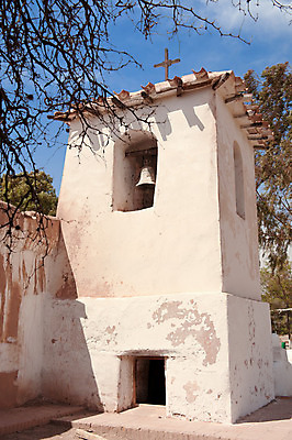 포토 JPG 해외이미지 주간 종교 십자가 건축양식 사람없음 야외 건물 세로 교회 탑 미국 골동품 종 흰색 시골 신성 남쪽 아르헨티나 그런지 스페인어 식민지 옛날 스타일 해외202004 해외포토 자연요소 건축물 건축 컬러 북아메리카 종교건축 남아메리카 방향 파일형식 이미지허브