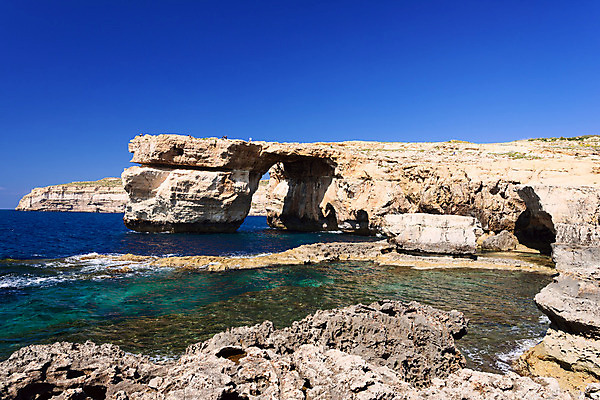 포토 JPG 해외이미지 유럽 파도 바다 섬 여행 하늘색 창문 자연 하늘 휴가 항해 풍경 사람없음 야외 물 여름 파란색 바위 만 거친 보트 땅 지중해 아치 장면 몰타섬 터키석 해외202004 해외포토 자연요소 계절 나라 컬러 배_교통 돌_바위 보석 생태계 몰타 파일형식 이미지허브