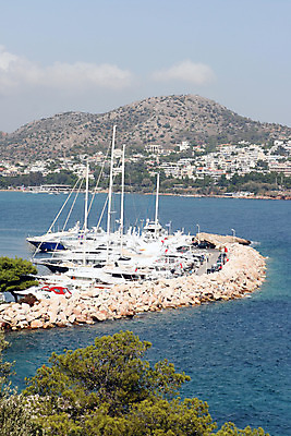 포토 JPG 해외이미지 식물 구름 바다 요트 자연 하늘 사람없음 야외 초록색 물 파란색 항구 만 보트 고급 그리스 아테네 포트 해외202004 해외포토 자연요소 유럽 컬러 컨셉 배_교통 교통시설 생태계 파일형식 이미지허브