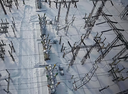 포토 JPG 해외이미지 식물 산업 선 백그라운드 겨울 건축양식 하늘 안테나 경고 풍경 사람없음 건물 파란색 울타리 탑 금속 힘 장비 에너지 도자기 역 위험 시설 전염 철사 시스템 세대 변압기 분배 전압 철강 현재 공급 해외202004 해외포토 건축물 계절 건축 컬러 컨셉 통신 교통시설 재질 담장 질병 감염 파일형식 이미지허브