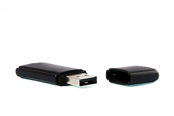 포토 JPG 해외이미지 백그라운드 이동 열쇠 버스 사람없음 컴퓨터 펜 상점 디지털 검은색 자료 운전 추위 정보 뚜껑 흰색 막대기 플러그 연결 주머니 휴대용 플라스틱 USB 파일 보안 전자 수납 유지 고립 소프트웨어 지원 하드웨어 카피스페이스 해외202004 해외포토 육상교통 컬러 컨셉 모션 재질 대중교통 안전 전자제품 필기구 공백 오브젝트 파일형식 이미지허브