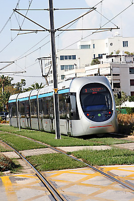 포토 JPG 해외이미지 식물 유럽 자연 하늘 새로움 거리 사람없음 초록색 파란색 빛 기차 도시 그리스 출퇴근 하이테크 전차 아테네 일반 방식 해외202004 해외포토 나라 육상교통 컬러 컨셉 비즈니스 대중교통 기술 생태계 파일형식 이미지허브