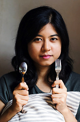 포토 JPG 해외이미지 모델 1 라이프스타일 식기 응시 여자 행복 백그라운드 포크 다이어트 한명 사람 동양인 주방 숟가락 일본 식사 청결 공백 흰색 잡기 최고 기다림 먹기 준비 내추럴 해외202004 해외포토 시선 감정 아시아 컬러 모션 수저 건강 인종 생활 위생 파일형식 이미지허브