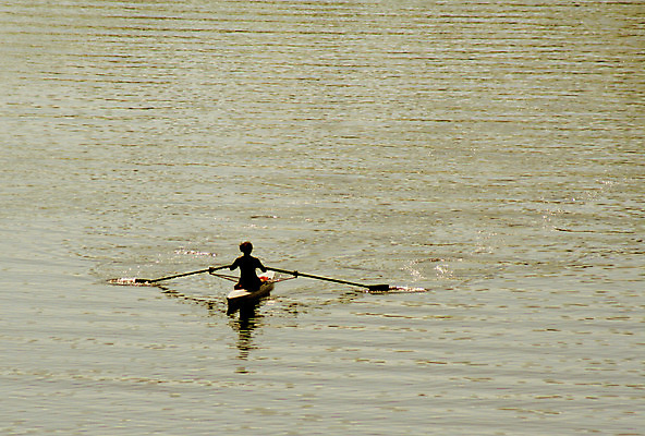 포토 JPG 해외이미지 1 라이프스타일 실루엣 호수 물결 스포츠 바다 2 아침 사람 사람없음 가로 물 빛 강 운동 반사 도전 연못 황금 카누 카약 노력 잔물결 해외202004 해외포토 주간 자연요소 촬영기법 건강 생활 수상스포츠 파일형식 이미지허브