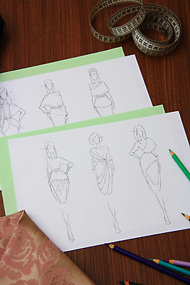 포토 JPG 해외이미지 모델 직업 라이프스타일 손 디자인 응시 드레스 옷 여자 종이 일러스트 탁자 직장 창조 사람없음 그래픽 사무실 연필 유행 직물 작업 작업실 디자이너 실크 스케치 측정 준비 싱글 그림 재단사 스타일 해외202004 해외포토 시선 가구 회사 비즈니스 학용품 미술 사람 생활 신체부위 필기구 파일형식 이미지허브