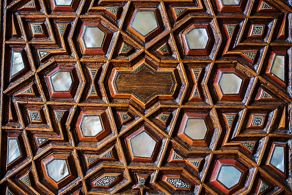 포토 JPG 해외이미지 디자인 여행 패턴 건축양식 엄마 이스탄불 미술 동양인 사람없음 내부 건물 목재 장식 숫자 문 궁전 골동품 업무 화려 역사 클래식 박물관 판화 동쪽 장인 칠면조 수공예 제국 하렘 해외202004 튀르키예 해외포토 나무 문자 건축물 건축 아시아 컨셉 고건축 무늬 재료 가족 조류 문화예술 인종 작업 공예 방향 파일형식 이미지허브