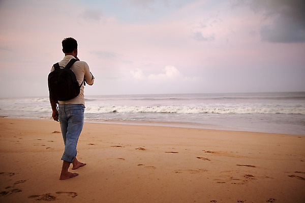 포토 JPG 해외이미지 길 모래 바다 섬 여행 생각 발 휴가 휴식 거리 건강 한명 사람 평화 걷기 새벽 산책 자유 성장 운명 고독 저녁 발자국 탈출 싱글 골 양발 우울증 수평선 해외202004 해외포토 자연요소 1 감정 컨셉 자국 모션 신체부위 질병 야간 파일형식 이미지허브