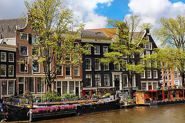 포토 JPG 해외이미지 전통 외관 유럽 여행 건축양식 하늘 거리 아파트 주택 풍경 사람없음 야외 건물 물 여름 파란색 강 반사 교회 자전거 도시 보트 센터 역사 네덜란드 운하 좁은 장면 타운 암스테르담 옛날 줄서기 해외202004 해외포토 자연요소 건축물 계절 건축 나라 컬러 배_교통 종교건축 모션 바이크 파일형식 이미지허브