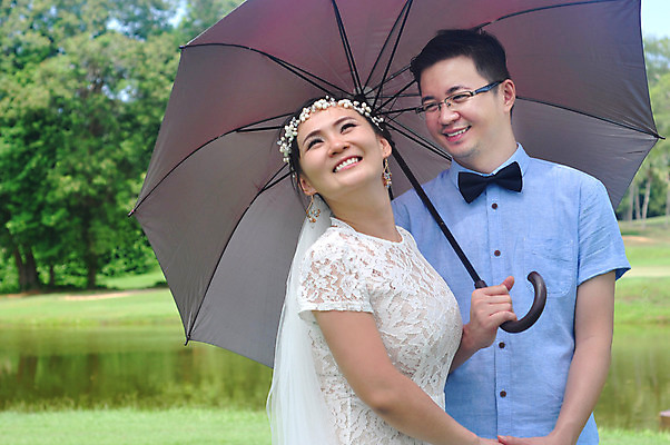 포토 JPG 해외이미지 나무 커플 드레스 공원 여자 남자 행복 꽃다발 결혼 컨셉 관계 포옹 자연 결혼식 남편 키스 사랑 미소 사람 동양인 정장 성인 야외 두명 여름 햇빛 귀여움 흰색 축하 아내 우아함 약혼 해외202004 해외포토 식물 옷 계절 공공시설 꽃 감정 컬러 안기 표정 인종 이벤트 태양 애정표현 생태계 약속 파일형식 이미지허브