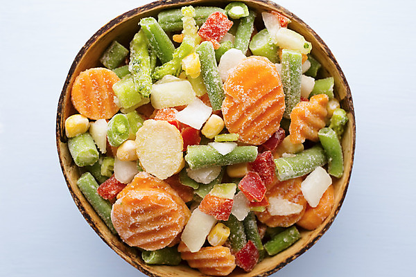 포토 JPG 해외이미지 음식 채소 건강 사람없음 빨간색 초록색 냉동 얼음 침묵 당근 샐러드 추위 자르기 먹기 완두콩 서리 날것 해외202004 해외포토 자연요소 컬러 모션 콩 뿌리채소 소리 파일형식 이미지허브