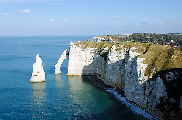 포토 JPG 해외이미지 유럽 바다 여행 자연 하늘 휴가 풍경 사람없음 야외 물 절벽 프랑스 바위 만 암초 대서양 내추럴 프랑스어 노르망디 해외202004 해외포토 자연요소 문자 나라 돌_바위 생태계 파일형식 이미지허브