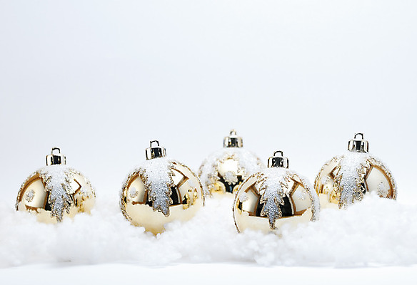 포토 JPG 해외이미지 백그라운드 잎 크리스마스 목걸이 공 사람없음 장식 빨간색 축제 장식볼 흰색 황금 은색 고립 해외202004 해외포토 식물 기념일 컬러 장신구 파일형식 이미지허브