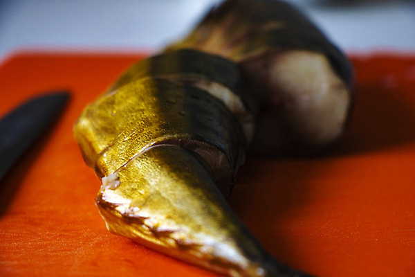 포토 JPG 해외이미지 음식 조각 도마 요리 사람없음 목재 주방 상품 자르기 해산물 대나무 준비 훈제 해외202004 해외포토 나무 재료 모션 주방용품 파일형식 이미지허브