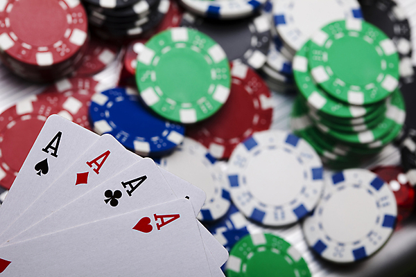 포토 JPG 해외이미지 실내 사람없음 트럼프 포커칩 도박 카지노 겜블 해외202004 해외포토 내부 놀이용품 포커 파일형식 이미지허브