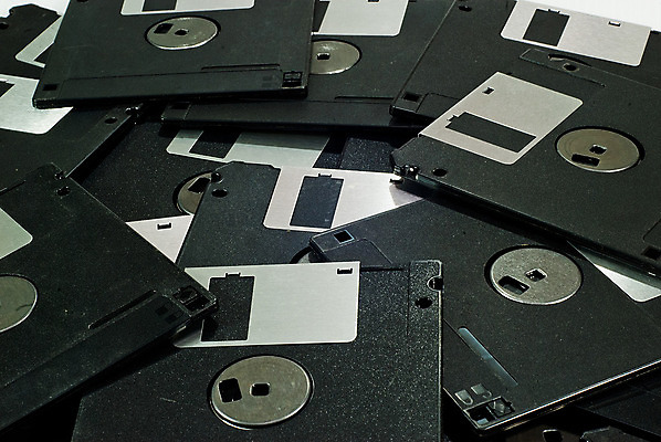 포토 JPG 해외이미지 백그라운드 통신 열쇠 골격 사람없음 컴퓨터 사무실 라벨 우주 상점 디지털 검은색 자료 공백 장비 정보 흰색 구출 플로피디스크 큼 플라스틱 비밀 유연 오브젝트 싱글 파일 복고 잠금 보안 부드러움 수납 느림 자석 고립 구식 소프트웨어 옛날 지원 하드웨어 해외202004 해외포토 컬러 컨셉 비즈니스 재질 프레임 안전 전자제품 도움 감각 크기 파일형식 이미지허브