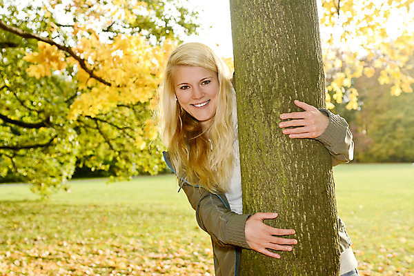 포토 JPG 해외이미지 나무 학생 긴머리 응시 공원 여자 행복 여유 잎 자연 한명 서기 미소 웃음 야외 10대 초록색 청춘 금발 노란색 가을 청바지 황금 성인여자만 해외202004 해외포토 식물 1 헤어스타일 시선 계절 공공시설 감정 컬러 컨셉 바지 모션 청소년 표정 사람 생태계 여자만 성인만 파일형식 이미지허브