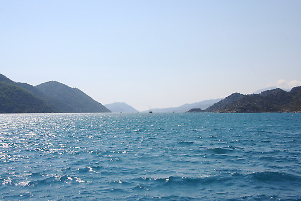 포토 JPG 해외이미지 나무 파도 바다 여행 요트 항해 사람없음 초록색 파란색 지중해 칠면조 산악지대 뱃놀이 해외202004 해외포토 식물 컬러 배_교통 조류 산 전통놀이 파일형식 이미지허브