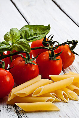 포토 JPG 해외이미지 전통 음식 잎 농업 토마토 재료 포도 파스타 스파게티 요리 사람없음 빨간색 초록색 식사 이탈리아 흰색 신선 먹기 날것 레시피 바질 마카로니 생식 해외202004 해외포토 식물 유럽 산업 컬러 채소 과일 모션 서양음식 파스타면 파일형식 이미지허브