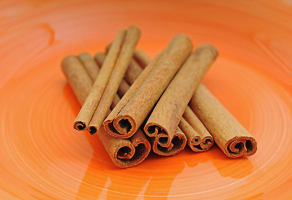 포토 JPG 해외이미지 계절 음식 오렌지 재료 건조 사람없음 갈색 양념 막대기 그룹 맛 향신료 날것 향기 아로마 향 흙더미 시나몬 해외202004 해외포토 컬러 컨셉 과일 흙 냄새 향미료 파일형식 더미 이미지허브