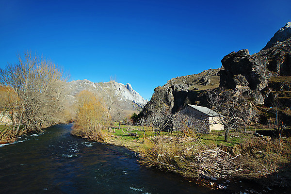 포토 JPG 해외이미지 자연 산 주택 풍경 사람없음 물 강 봄 골동품 가을 순수 생존 해외202004 해외포토 자연요소 계절 컨셉 건물 생태계 파일형식 이미지허브