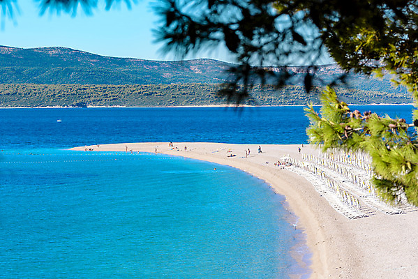 포토 JPG 해외이미지 호수 물결 모래 파도 바다 섬 여행 휴가 휴식 사람 풍경 사람없음 초록색 물 여름 파란색 태양 여행객 수영 침묵 목욕 젖음 조약돌 바위 만 뜨거움 선탠 샌들 휴양지 크로아티아 다리찢기 해외202004 해외포토 자연요소 계절 유럽 컬러 신발 컨셉 모션 소리 청결 장소 돌_바위 수상스포츠 파일형식 이미지허브