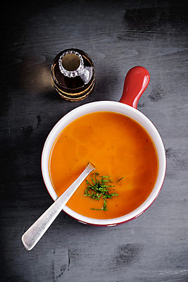 포토 JPG 해외이미지 접시 음식 채소 호박 파슬리 사람없음 세로 컬러풀 숟가락 식사 저녁식사 액체 사발 수프 허브 향신료 유기농 건강식 점심식사 채식주의자 해외202004 해외포토 식물 식기 웰빙 컬러 수저 사기그릇 채식 향미료 파일형식 이미지허브