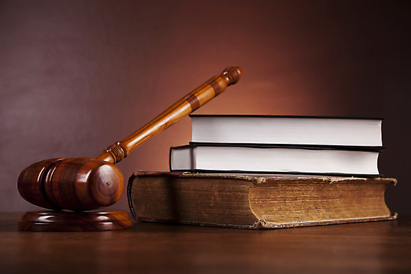 포토 JPG 해외이미지 실내 사람없음 책 오브젝트 법 의사봉 법전 갈색배경 해외202004 해외포토 백그라운드 내부 갈색 파일형식 이미지허브