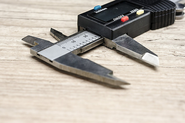 포토 JPG 해외이미지 산업 백그라운드 자 사람없음 숫자 금속 디지털 장비 흰색 기구 공구 업무 측정 오브젝트 눈금 공학 계량기 게이지 고립 철강 캘리퍼스 해외202004 해외포토 문자 교육 컬러 재질 문구용품 도구 작업 파일형식 이미지허브