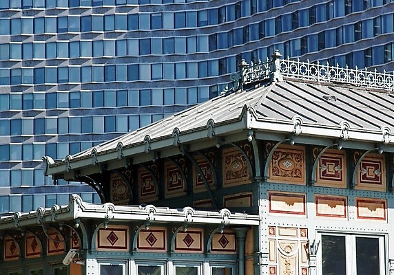 포토 JPG 해외이미지 유리 선물 사람없음 건물 장식 도시 시간 역사 전철 역 철 과거 옛날 제철소 해외202004 해외포토 건축물 육상교통 컨셉 교통시설 재질 대중교통 파일형식 이미지허브