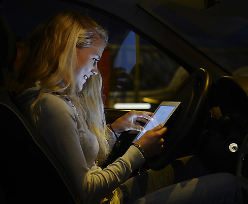 포토 JPG 해외이미지 직업 학생 여자 교육 행복 인터넷 통신 자동차 성공 모바일 한명 미소 웃음 앉기 10대 컴퓨터 청춘 태블릿 터치패드 독서 알약 디지털 어둠 새벽 기쁨 타이핑 도시 작업 바퀴 네트워크 운전사 전자책 야간 저녁 타운 소셜미디어 터치스크린 해외202004 해외포토 자연요소 1 감정 육상교통 컨셉 모션 청소년 표정 사람 전자제품 스마트기기 약 파일형식 이미지허브